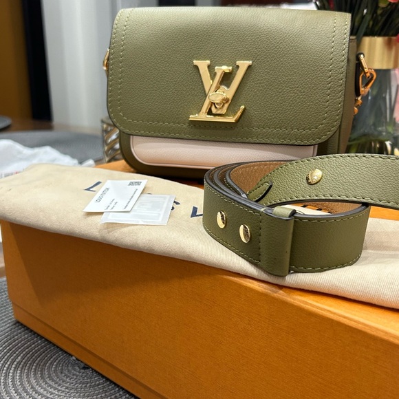 Louis Vuitton Lockme Tender Handbag Leather Green - Picture 14 of 16